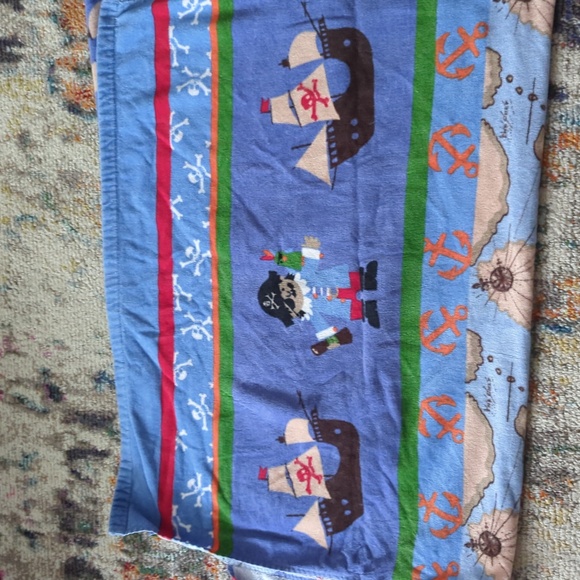 Kids Hooded Wrap Around Beach towel Pirate Theme - Picture 5 of 5